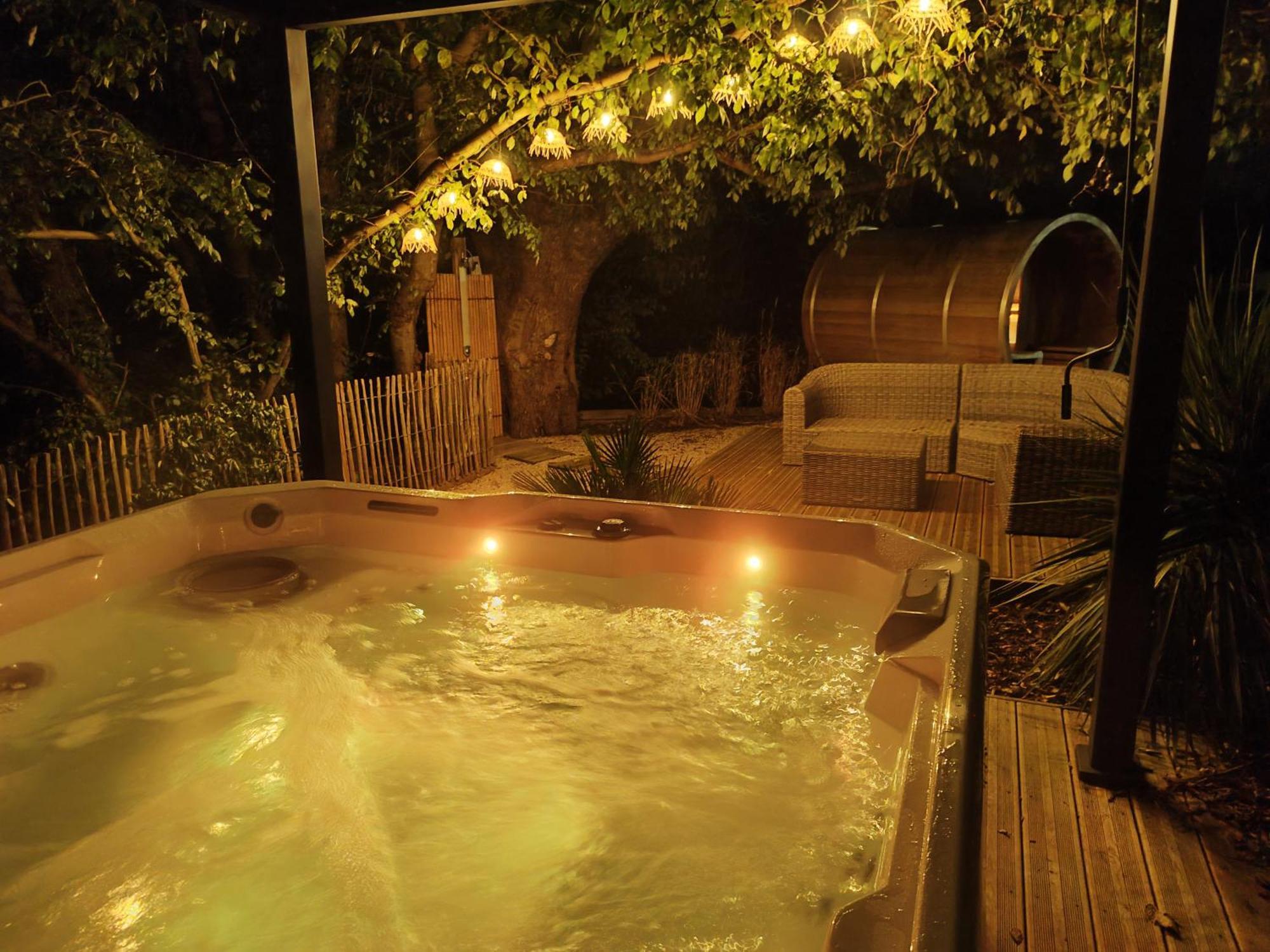 Le Domaine De Pivette Chambre Climatisee Et Insolite Avec Terrasse Privative Avranches Room photo